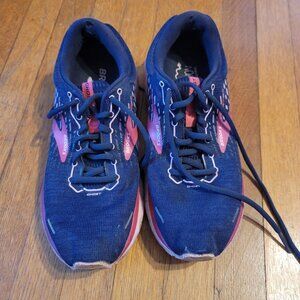 Size 9 Brooks!!!